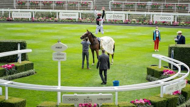 Frankie Dettori performs a flying dismount at Royal Ascot