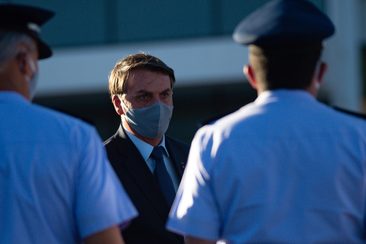 Judge rules Brazil’s president has ‘constitutional obligation’ to wear face mask