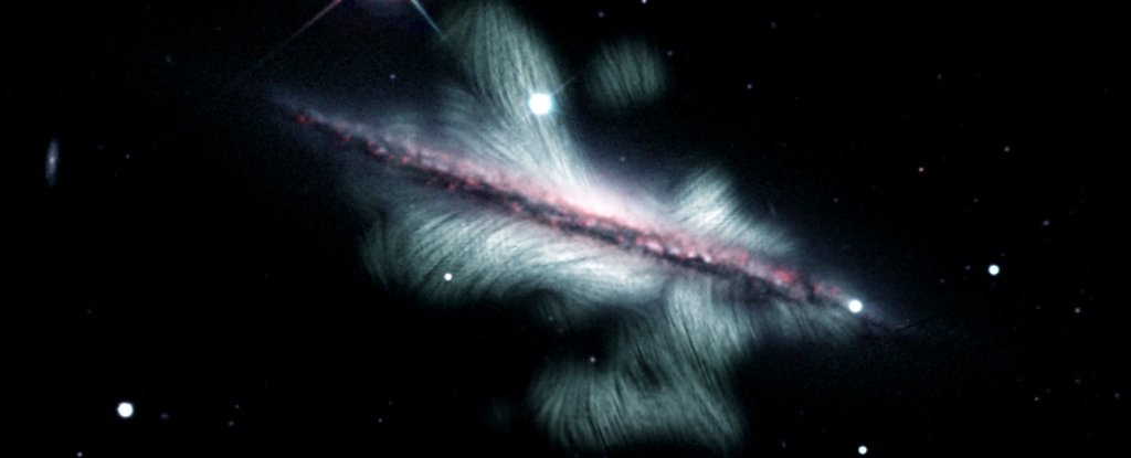 Breathtaking Image Reveals The Colossal Magnetic Field of a Distant Spiral Galaxy