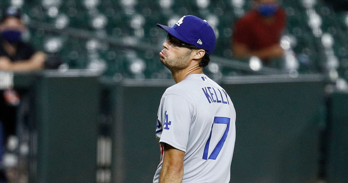 Joe Kelly is Dodgers' hero for banging on trash-can Astros
