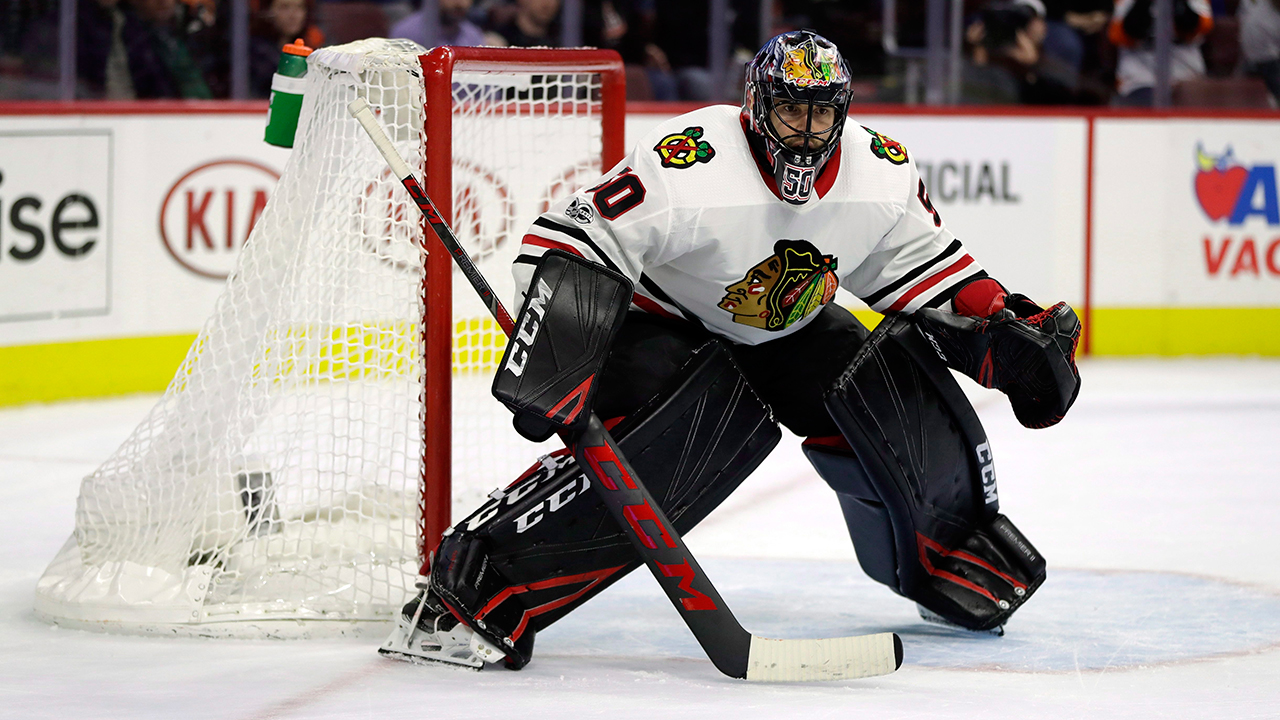 Blackhawks unable to outplay goaltending issues against steadier foe