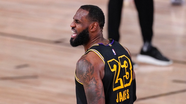 LeBron James, Anthony Davis help the Los Angeles Lakers hold on to defeat the Houston Rockets, Series Draw