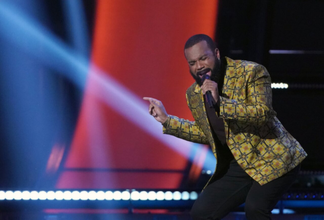 Detroit assembly line worker pulls John Legend out of his seat on The Voice