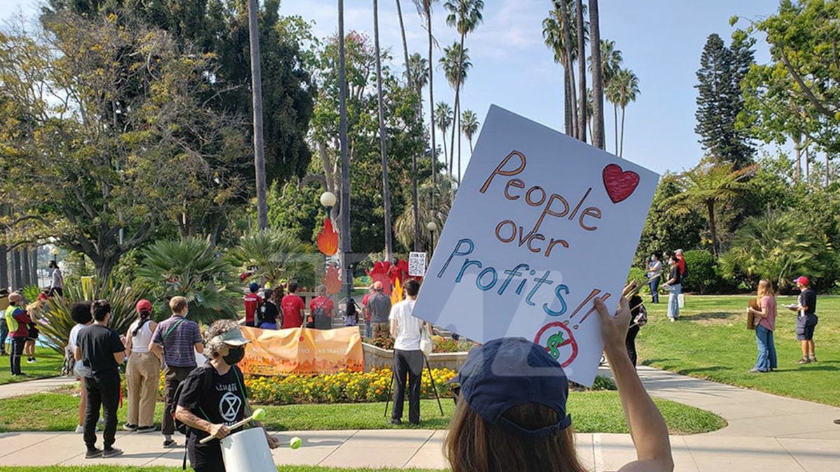 Anti-Amazon protest in Los Angeles, activists walk to Jeff Bezos' home