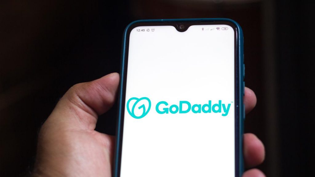 GoDaddy Under Fire Over Fake Phishing Email Promises Bonus |  right Now