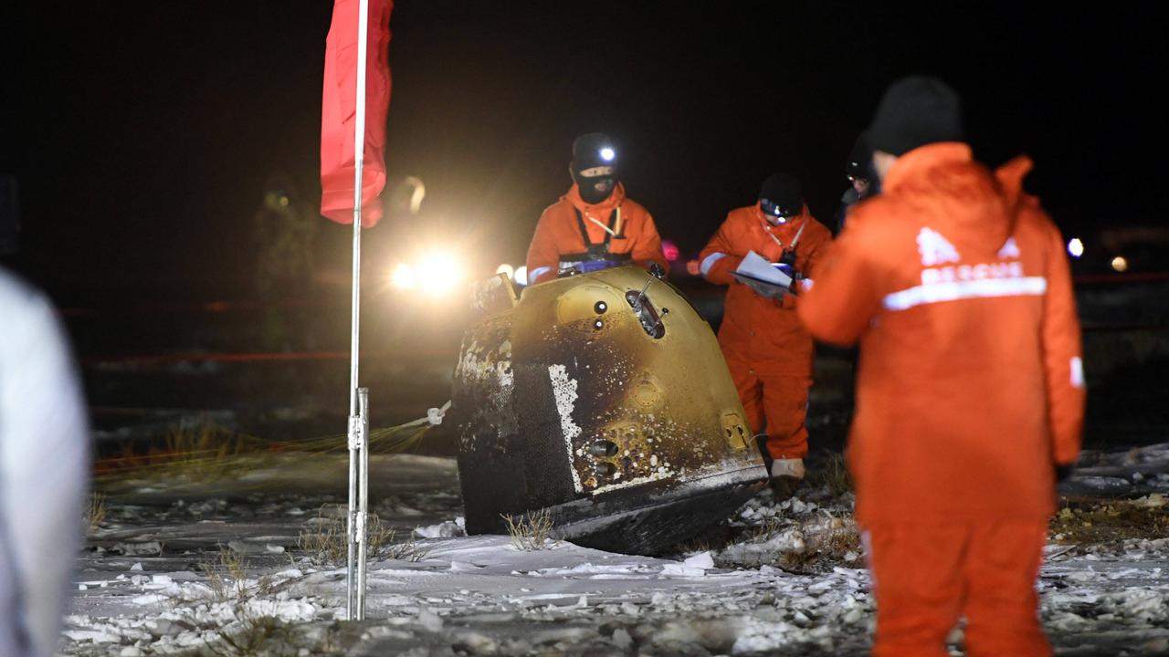 The Chinese Moon Rock capsule lands safely on Earth again |  right Now