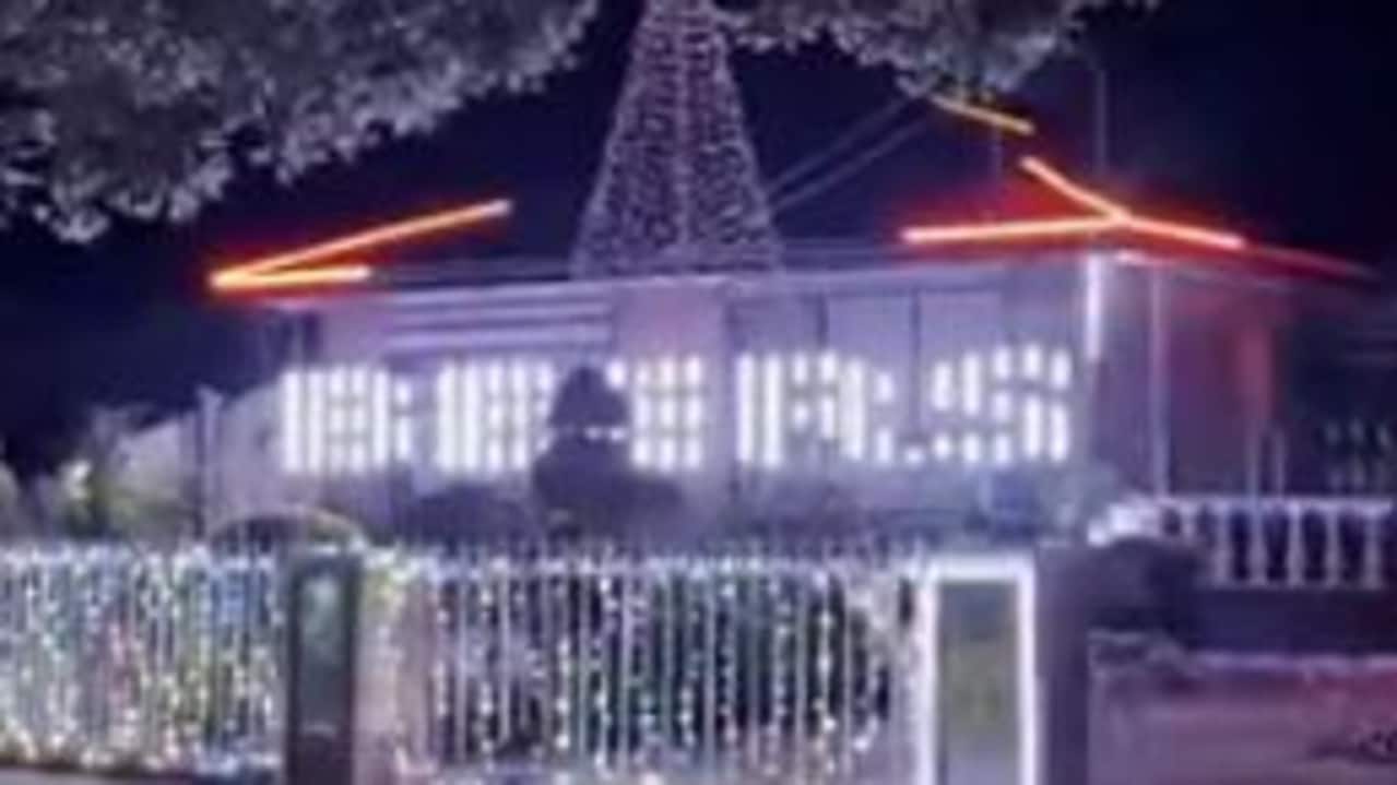 Victorian Prime Minister Dan Andrews "Get a remix of beer" switched to a Christmas lights show