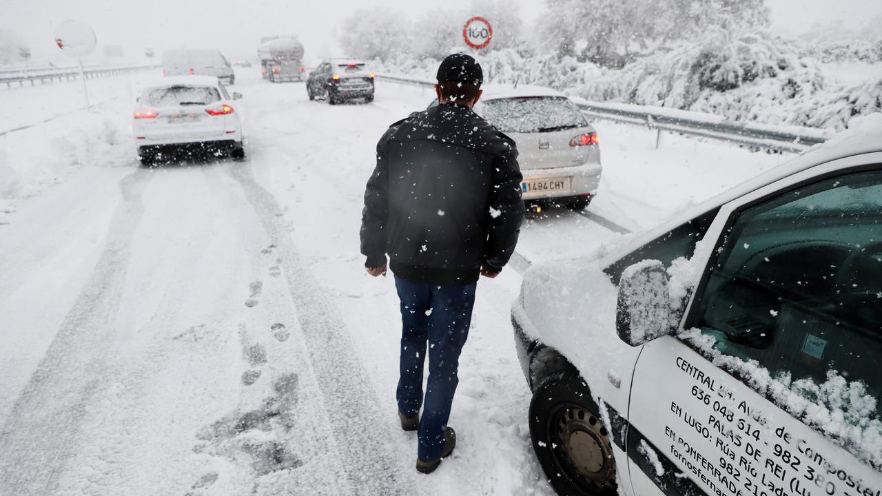 Spanish Army helps motorists stranded in snowstorm |  right Now