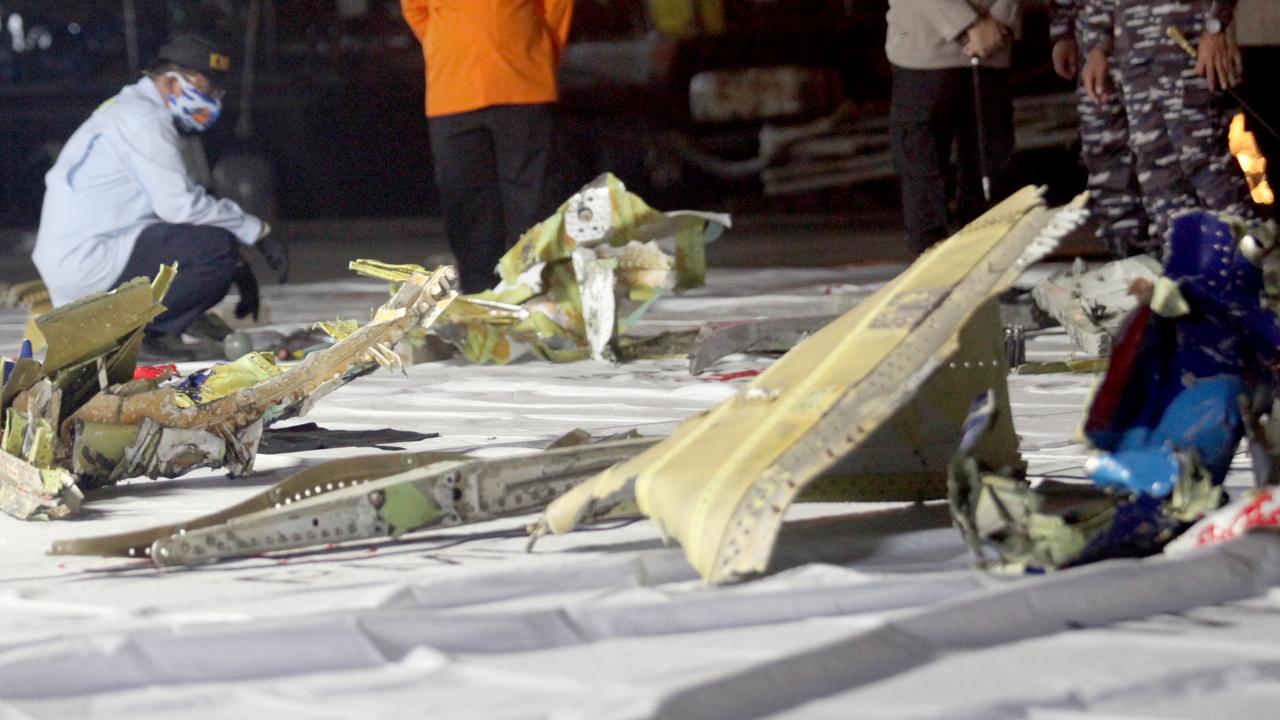 A plane missing near Indonesia crashed to pieces after colliding with water |  right Now