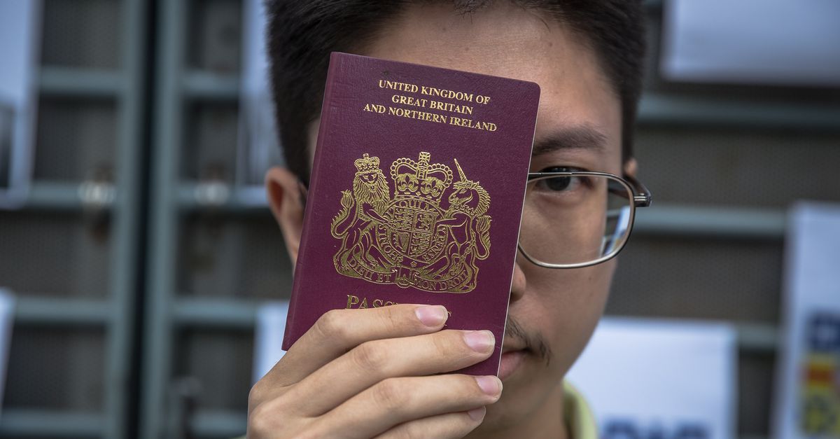 China no longer recognizes "foreign" British passports for Hong Kong residents