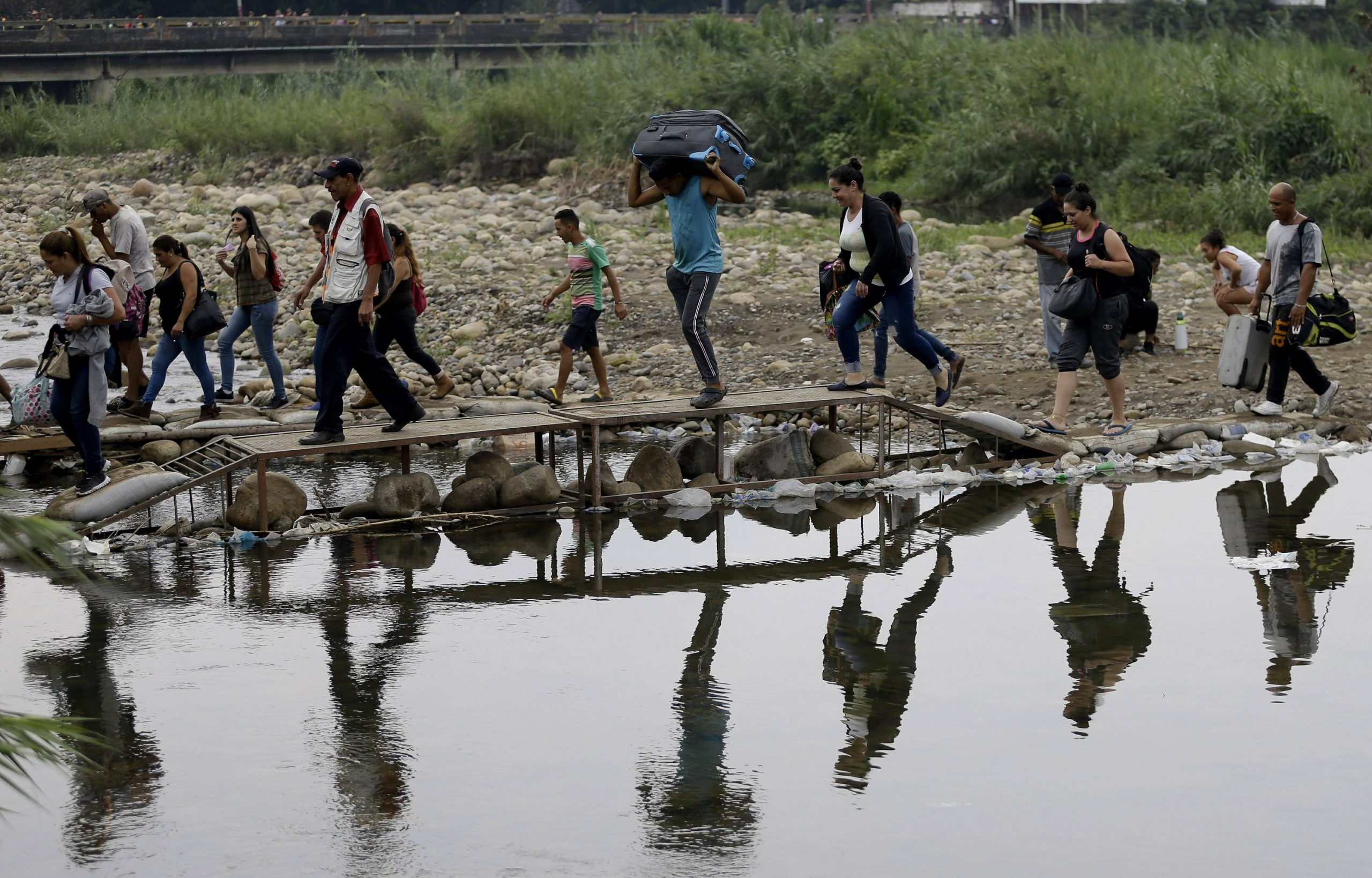 Colombia will legalize unregistered Venezuelan migrants