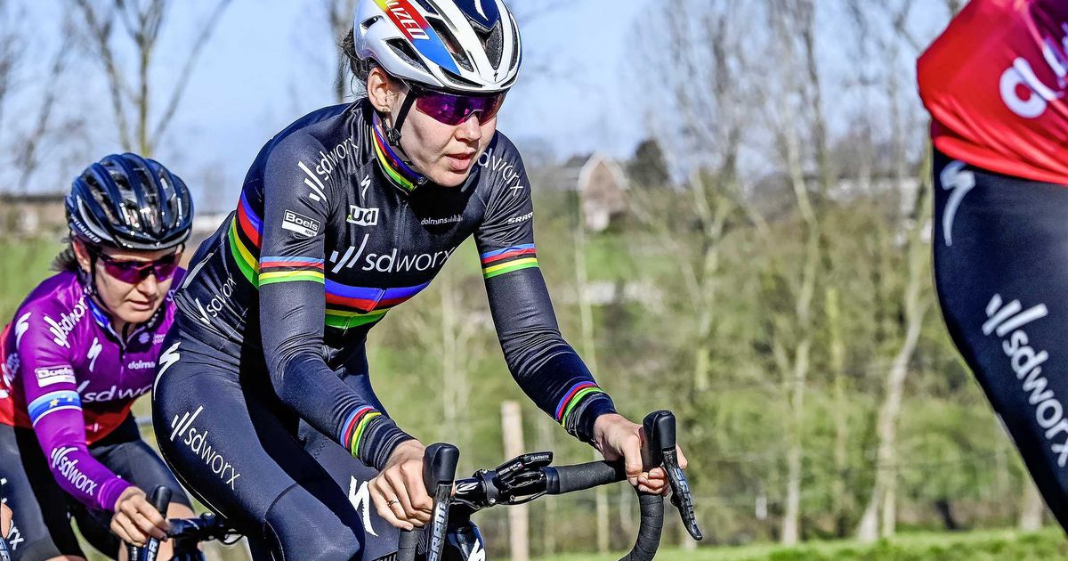 Fantastic Solos Anna Van Der Bryggen to Win at Omloop Het Nieuwsblad |  Cycling