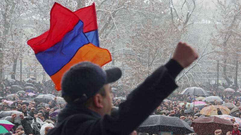 The Armenian army demands the government to leave and the Prime Minister dismisses the army chief
