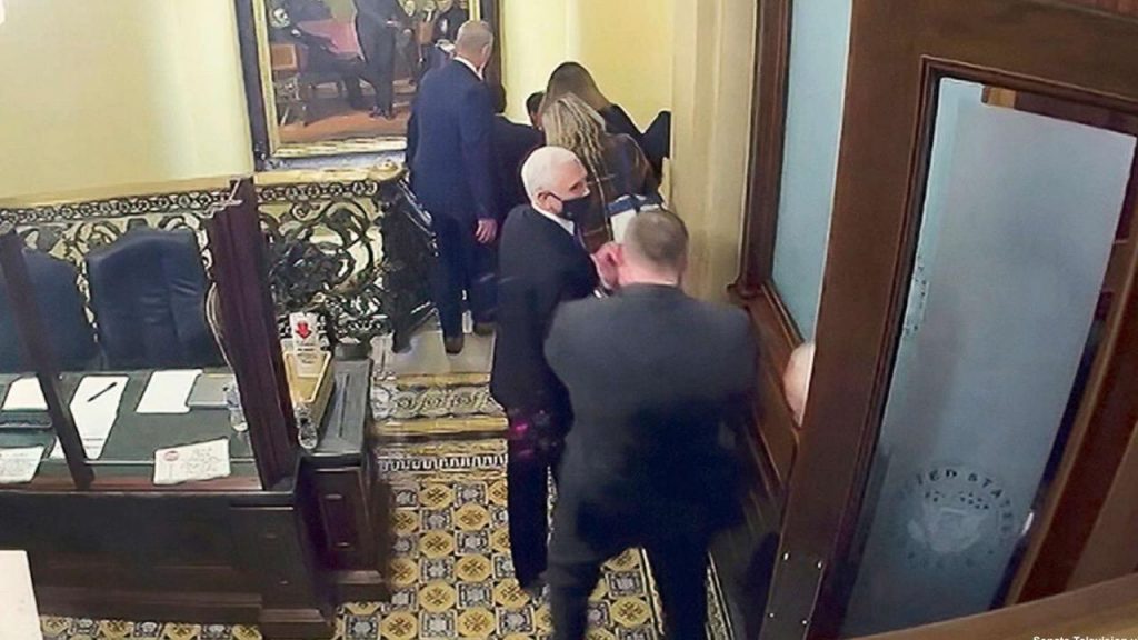 Trump prosecutors show footage of Capitol chaos during a storming |  right Now