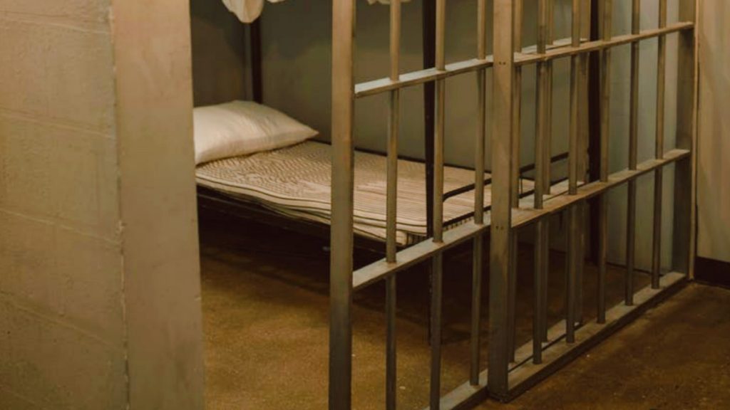 arrestant-ruimte-gevangenis-cellenhuis