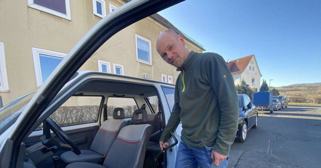A man finds a mysterious envelope containing 20,000 euros in his car  Instagram