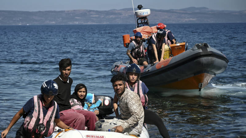 Sea Watch captures hundreds of migrants in the Mediterranean