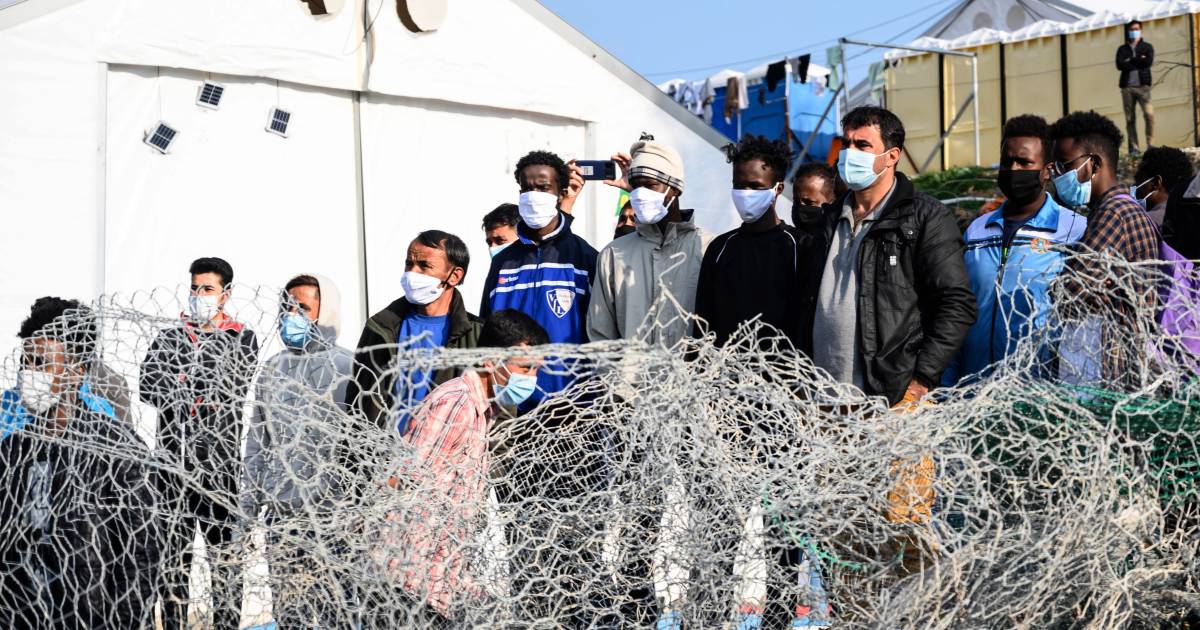 The inhabitants of Lesbos do not want a new "prison" at all: "Europe, shame on you!"  |  Abroad