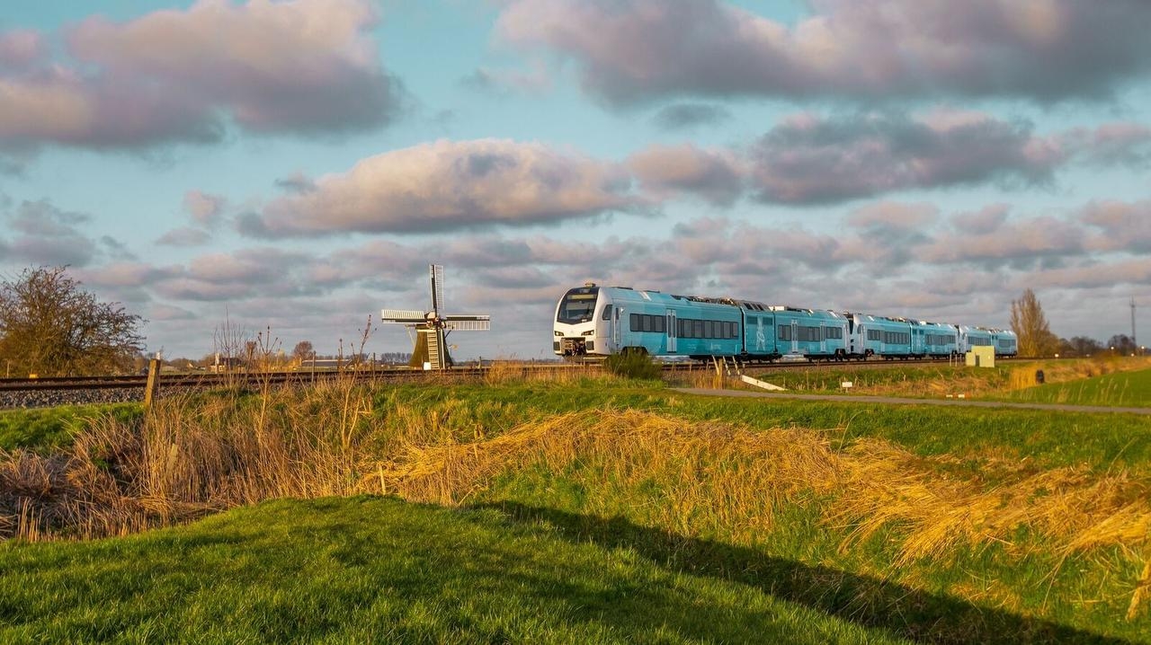 Quiet and powerful, Oerol travels the first kilometers on the Frisian Railway
