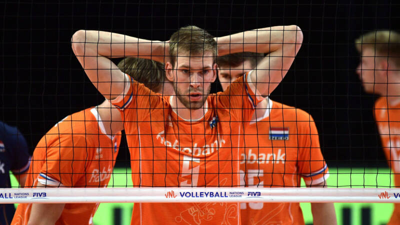 Dutch volleyball players hand over victory in the Nations League to Japan