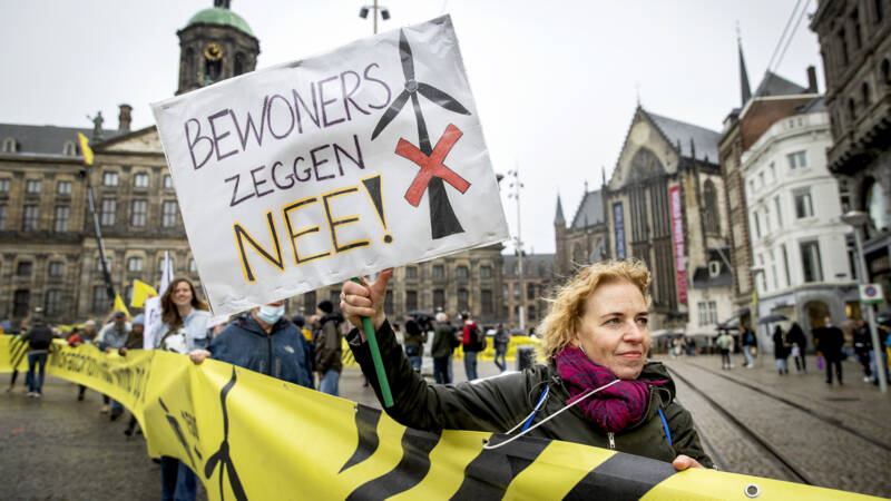 Protest in Amsterdam against wind turbines: Holland is not suitable