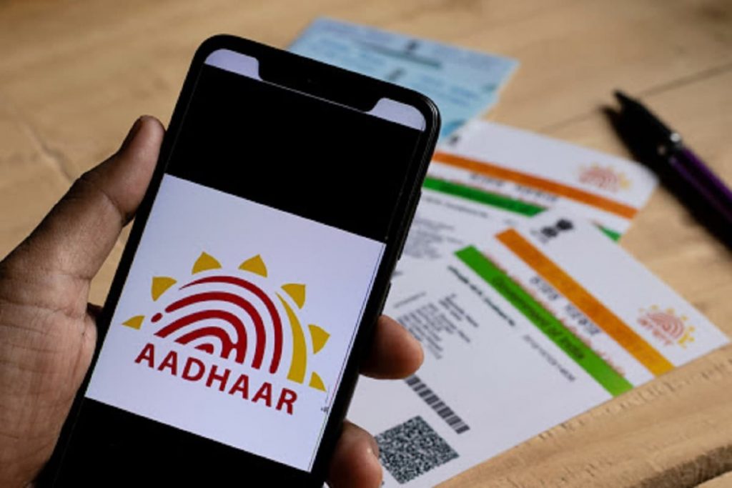 आता मोबाईल नंबरशिवाय डाउनलोड करता येणार Aadhaar Card, जाणून घ्या सोपी प्रोसेस