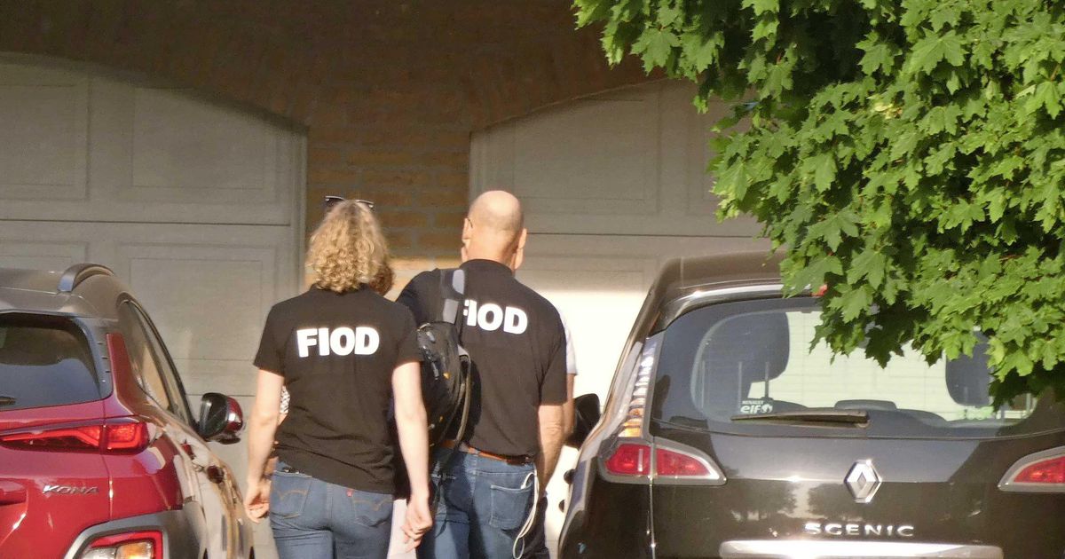 FIOD arrests father and son in school fraud |  Financial