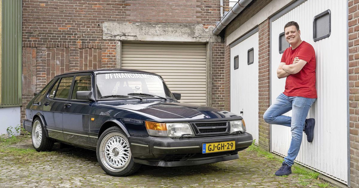 Joost (22) has a nice group of Saab friends thanks to his car |  On the road