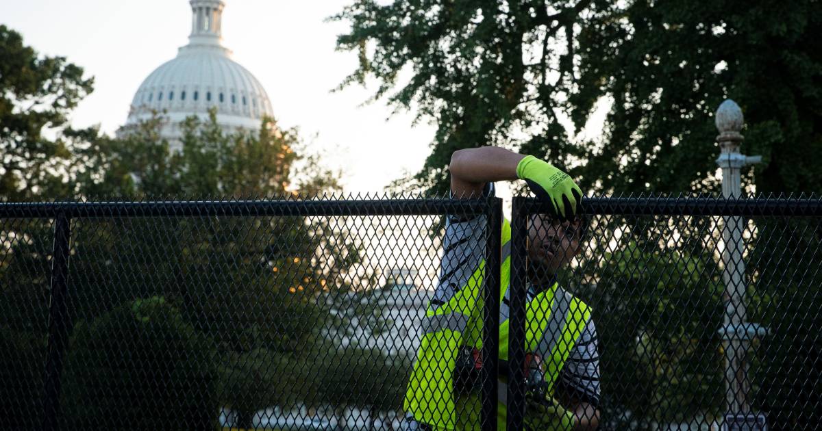 Six months after the storm, the removal of the Capitol fence begins |  abroad