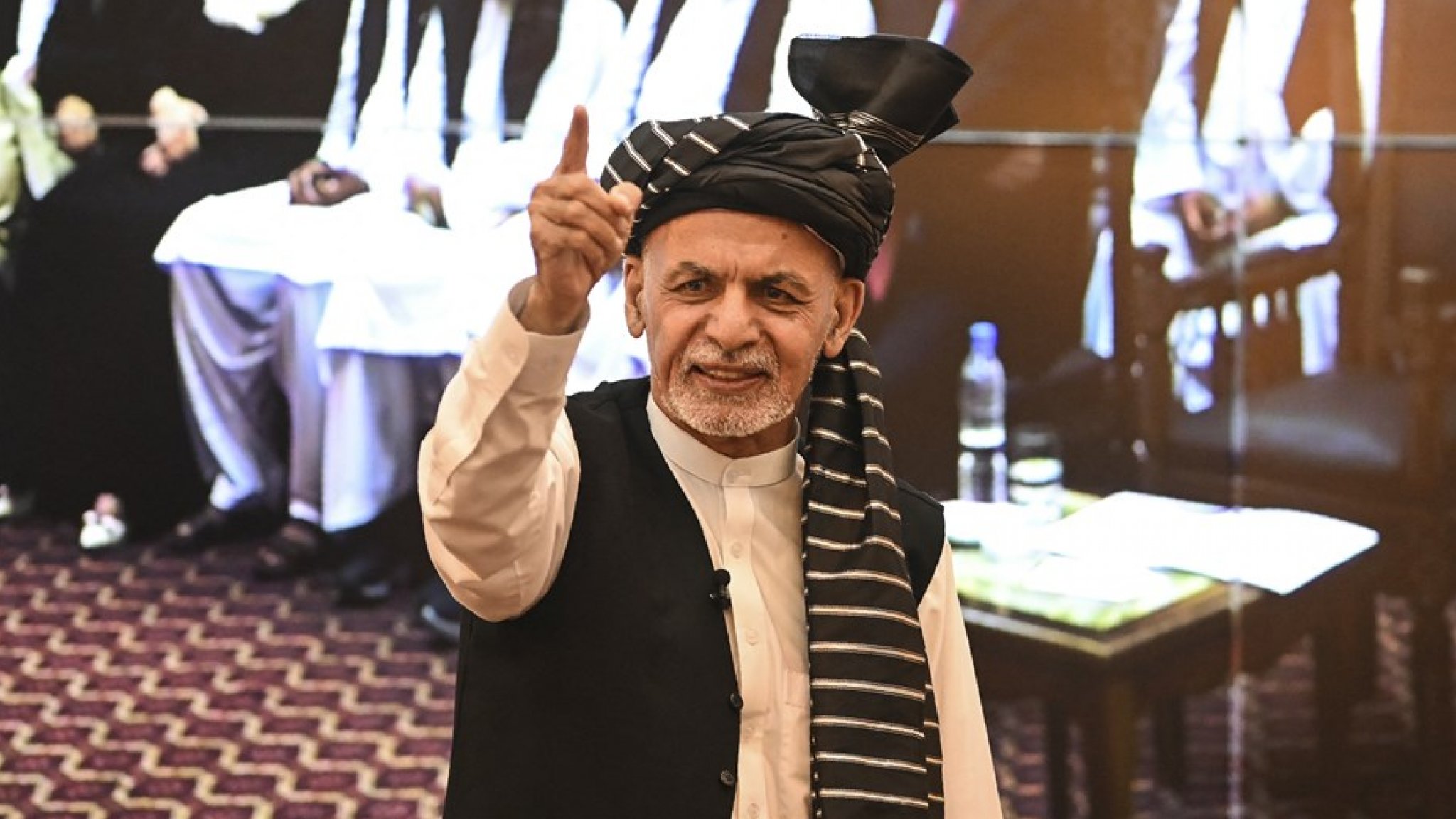 Afghan president flees 'negotiations with Taliban in Qatar'