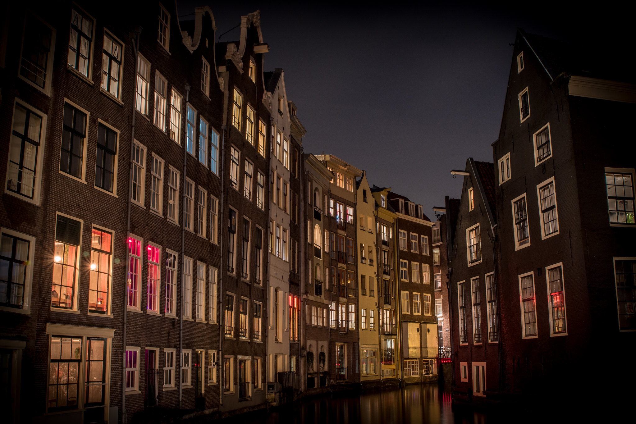 American racket leaves hundreds of homes in Amsterdam empty