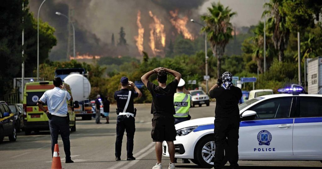Athens hot spot: Thousands of Greeks flee wildfire |  abroad