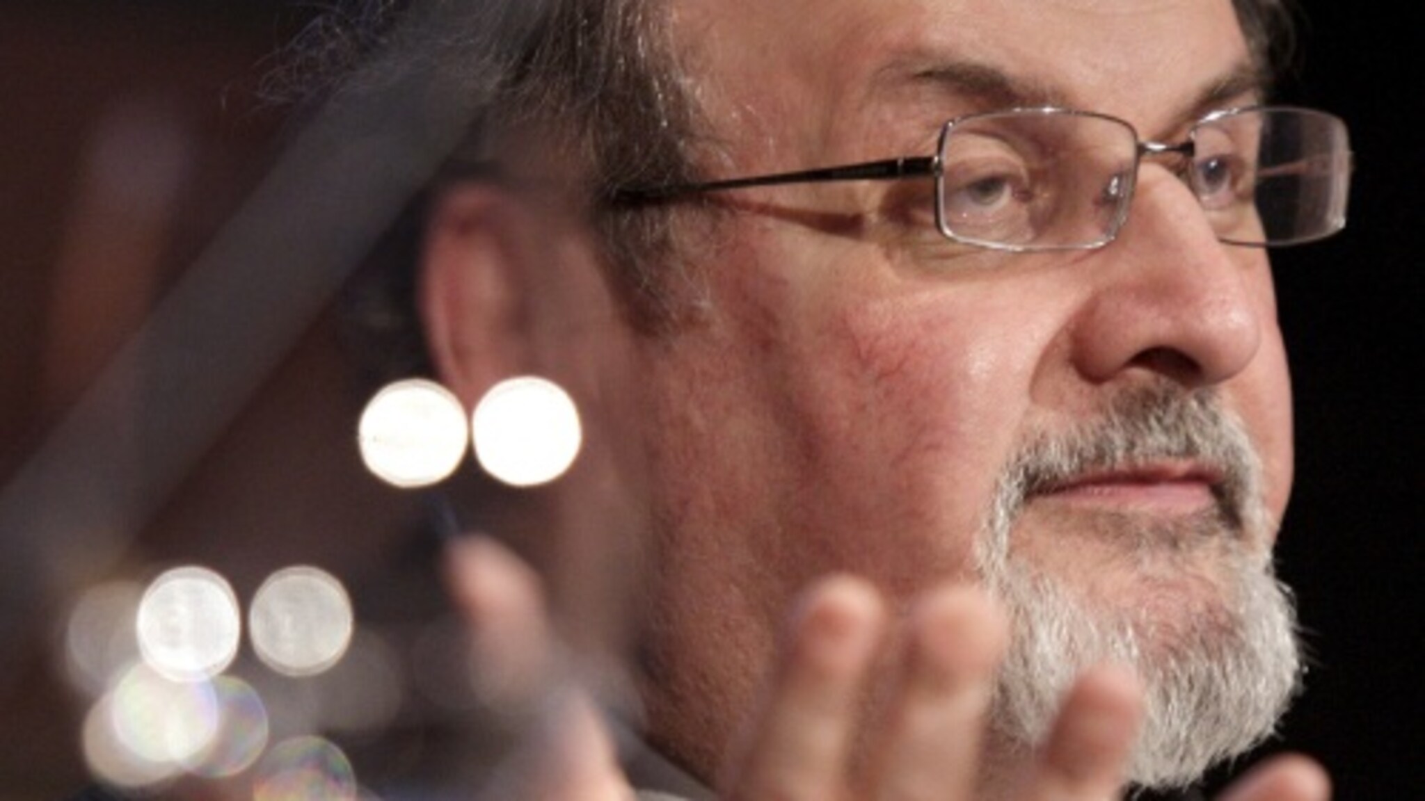 Salman Rushdie to write a Substack post