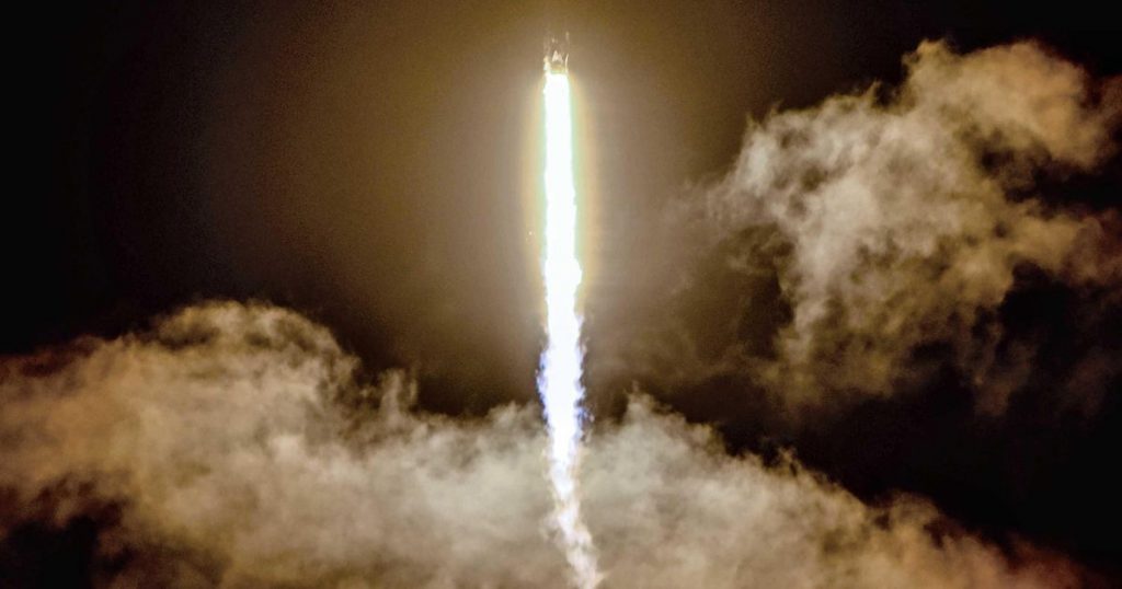 SpaceX's civilian-only rocket successfully enters Earth's orbit |  Abroad