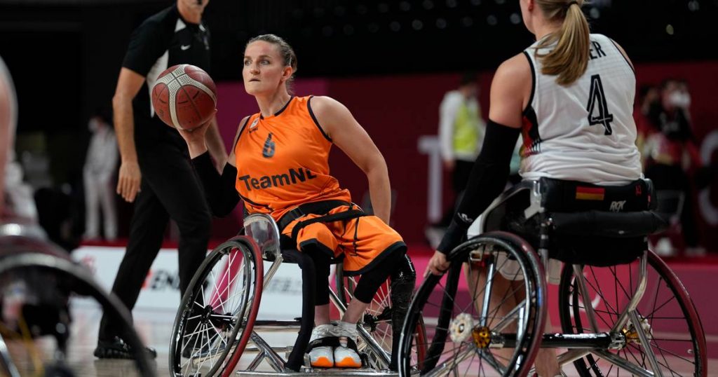 Visser and Wimmenhoeve take Orange to wheelchair basketball |  Games for people with special needs