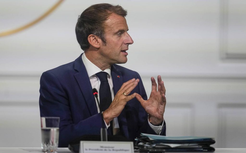 Macron receives US Secretary of State during submarine dispute