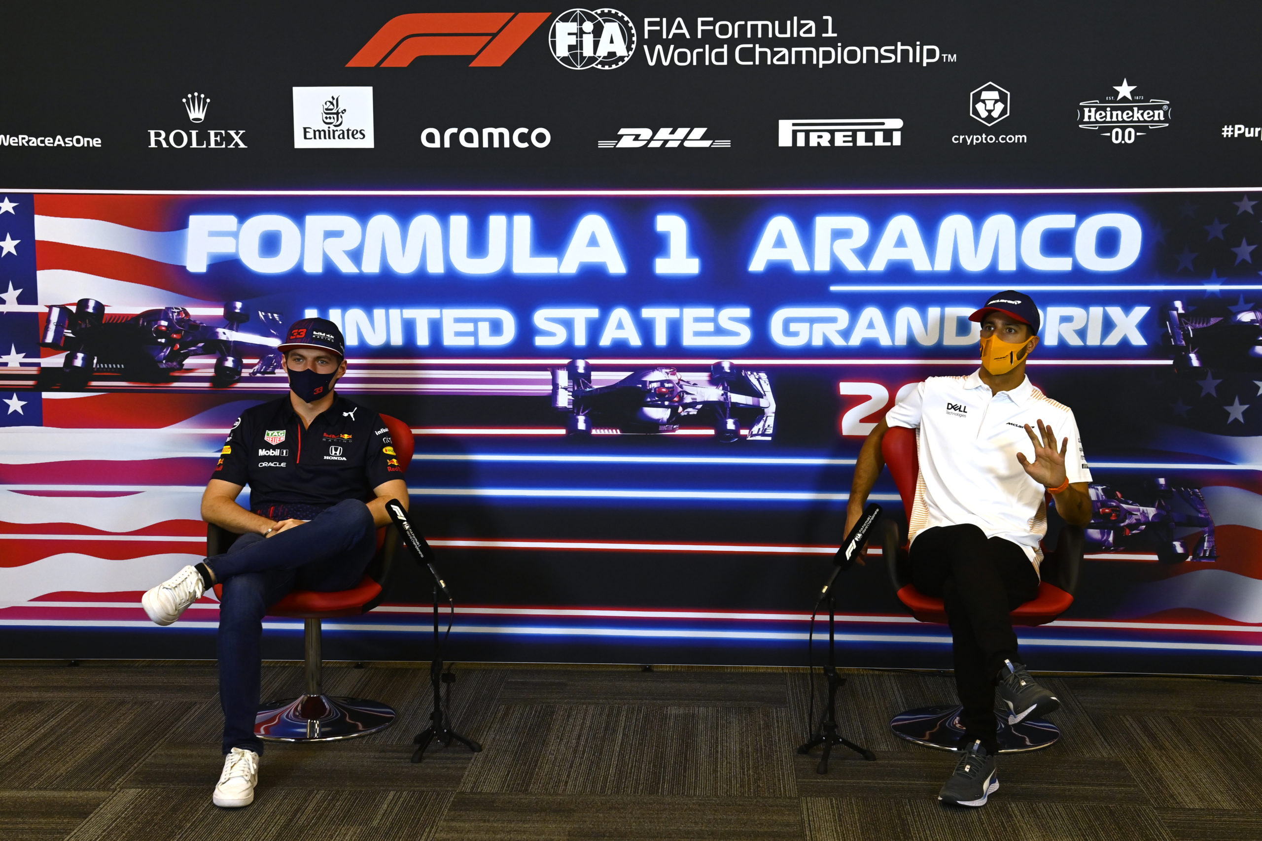 Verstappen and Ricciardo meet laughing at their hands