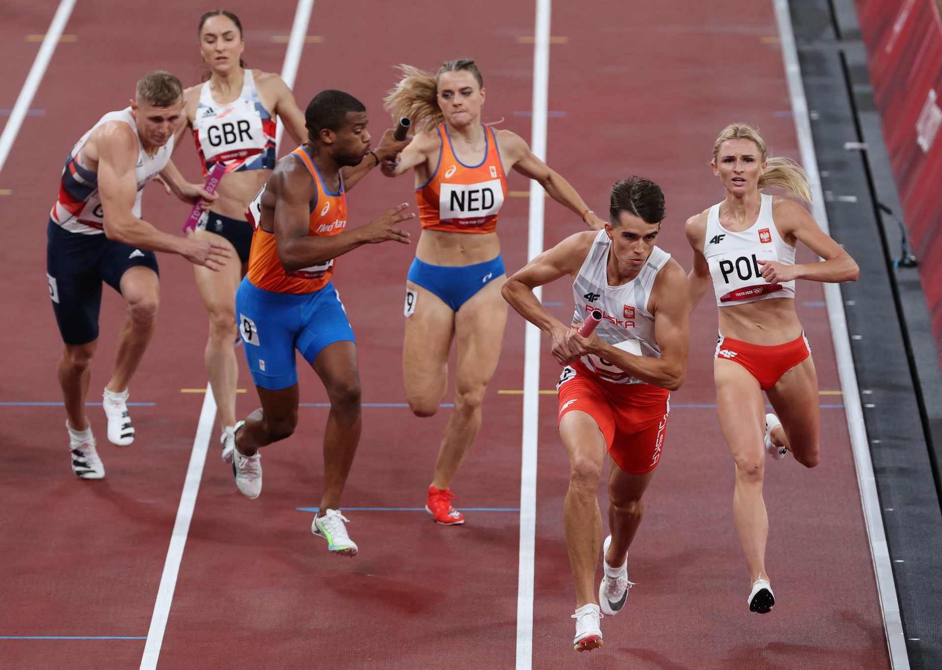 Despite protests in final, Dutch relay team still has to face US: 'unacceptable'