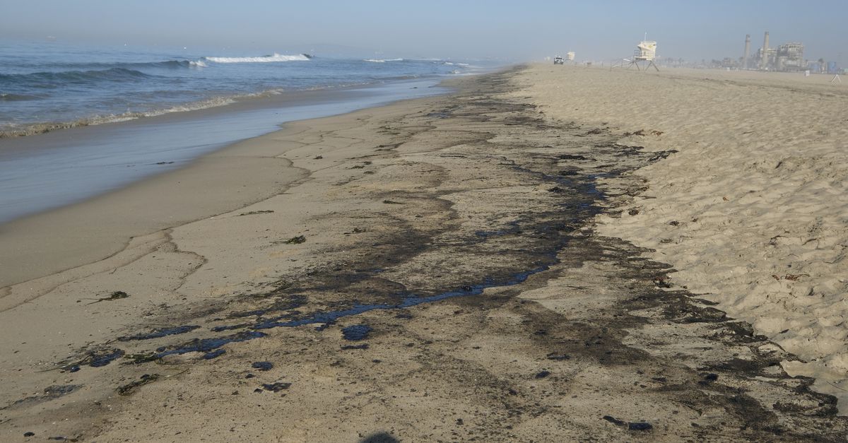 Hundreds of thousands of gallons of oil spilled into California's coastal waters