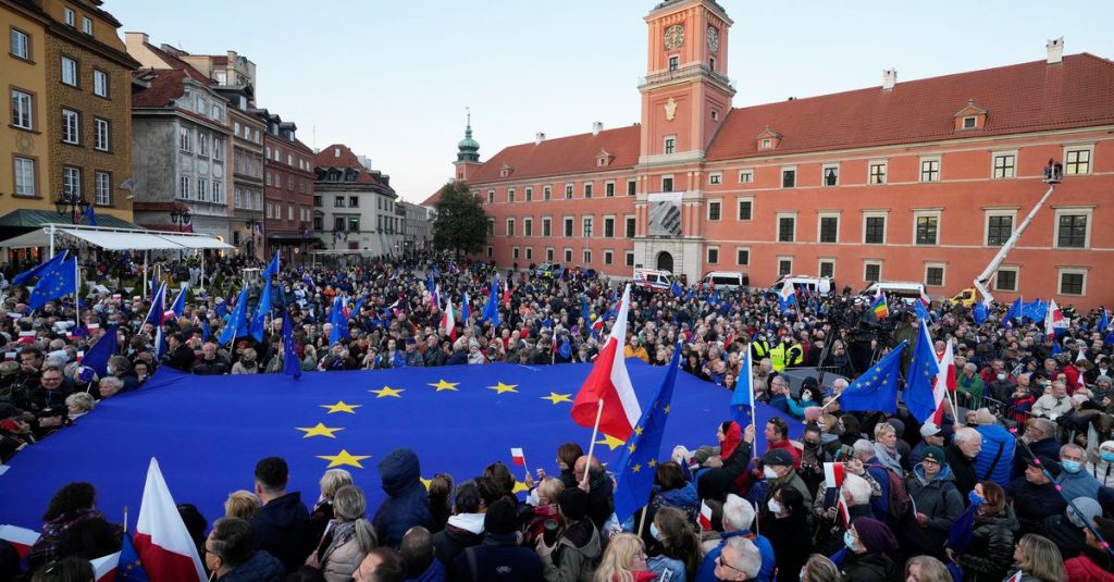Tens of thousands of Poles join the pro-EU demonstrations