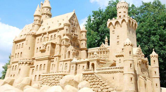 How to Build a Huge (and Perfect) Sand Castle with Science