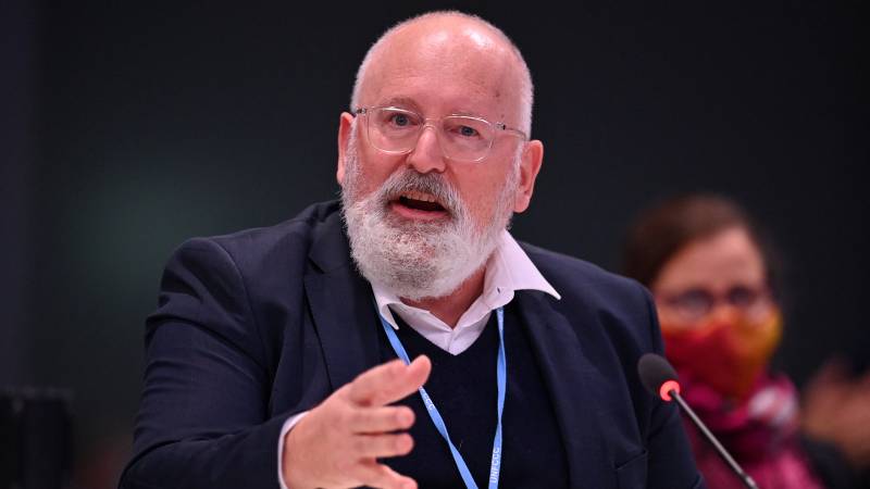 Timmermans stresses personal importance at Glasgow Climate Summit • Lockdown Day Protests