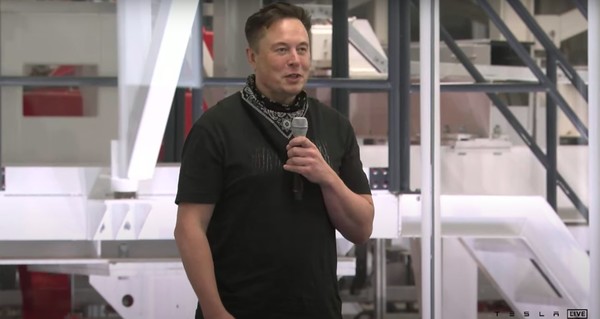 Musk hints that Tesla has grown up and admits that SpaceX is still struggling - Tesla's electric car
