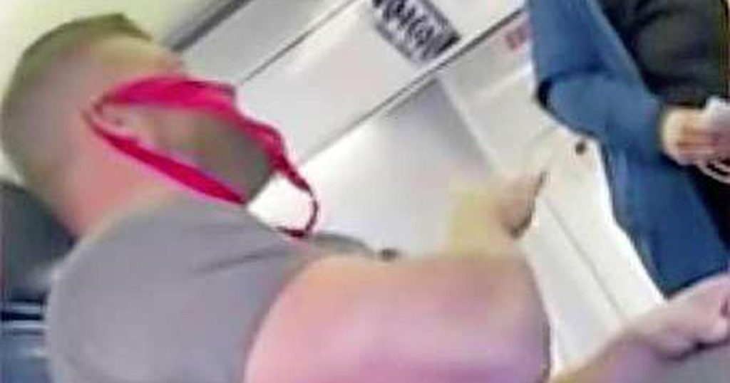 A man (38) uses a suture as a mouthpiece and is removed from the plane |  abroad