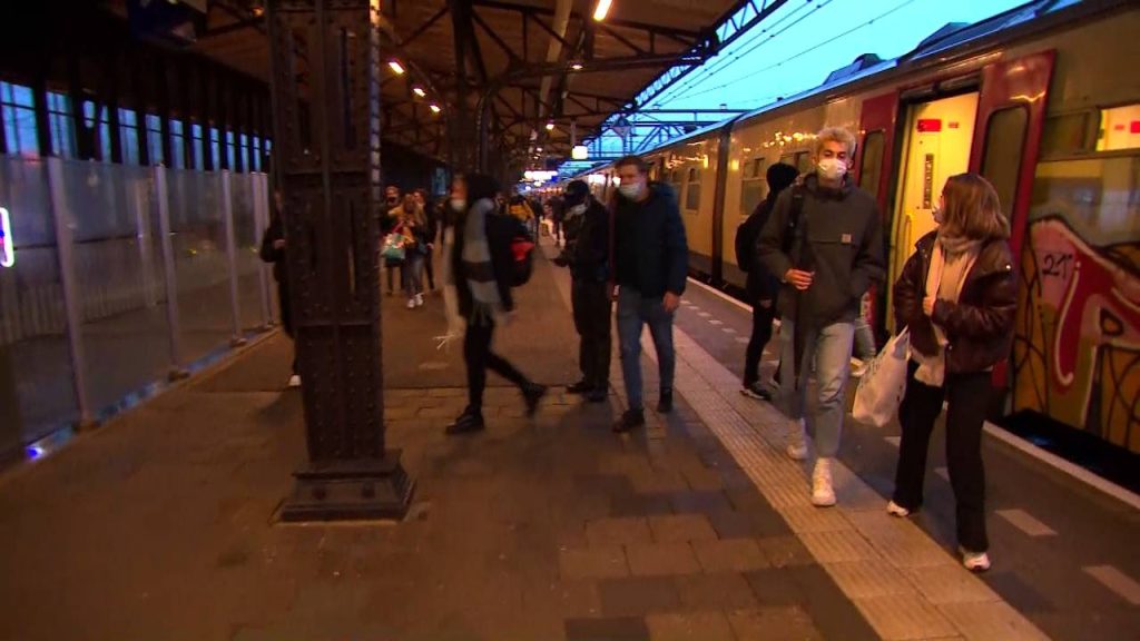 Longer trains to Belgium due to overcrowding: ``Evil is necessary'