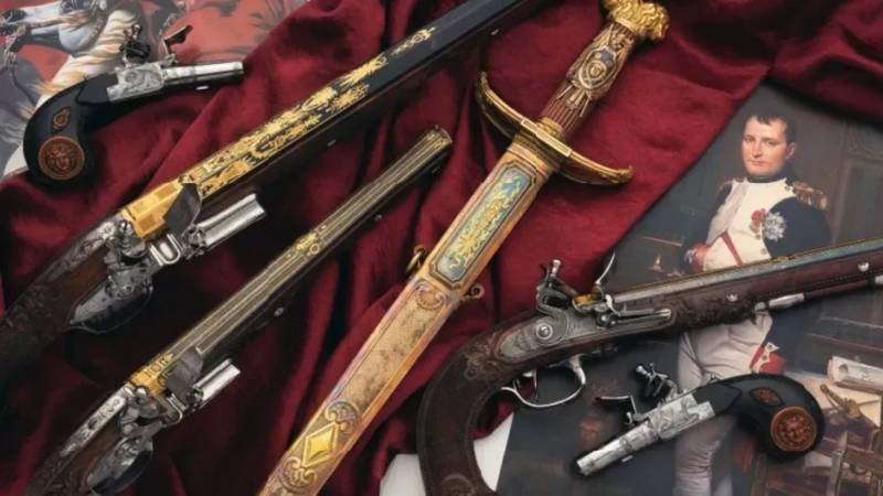 Napoleon's sword auction: 'These are Da Vinci's weapons'