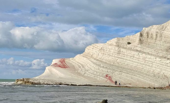 The vandals are said to have smeared the cliff with iron oxide powder on the night of January 7-8.