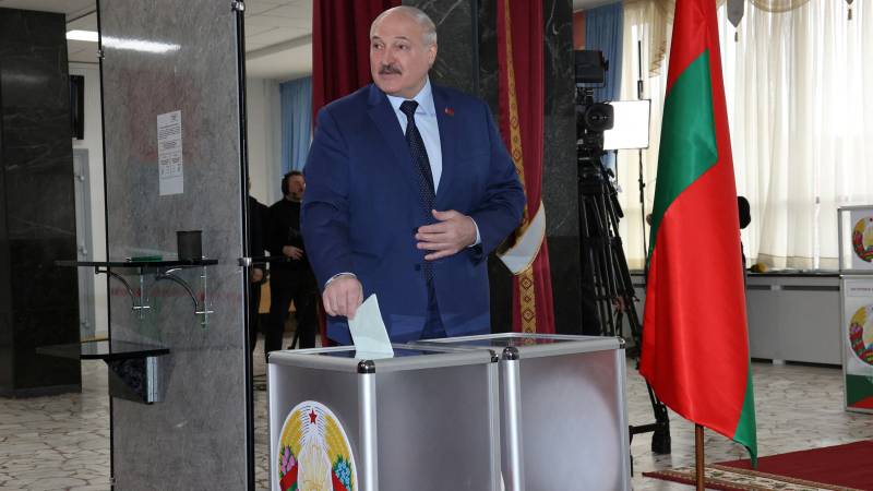 Belarus' new constitution approved, 530 people detained in protests