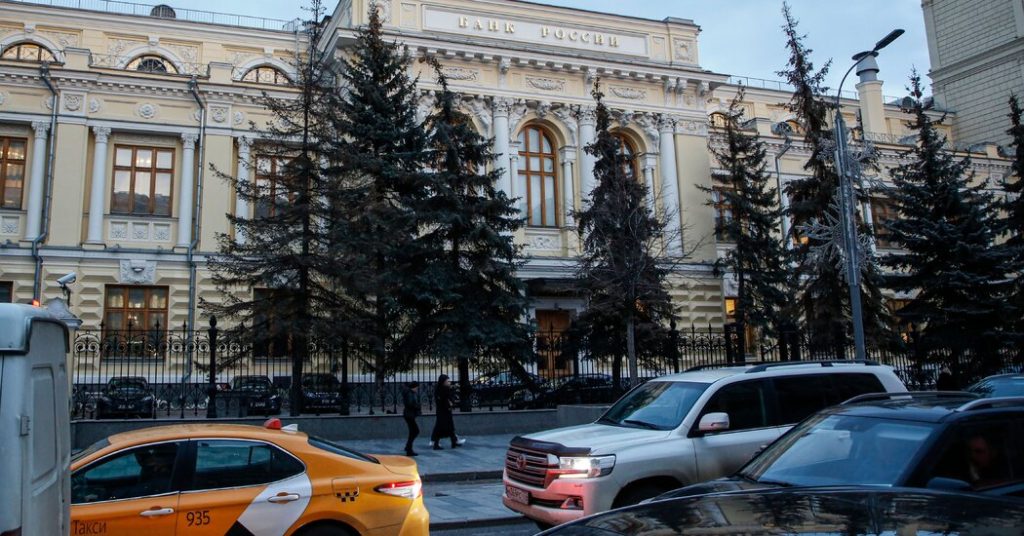 The United States escalates sanctions by freezing the assets of the Russian Central Bank