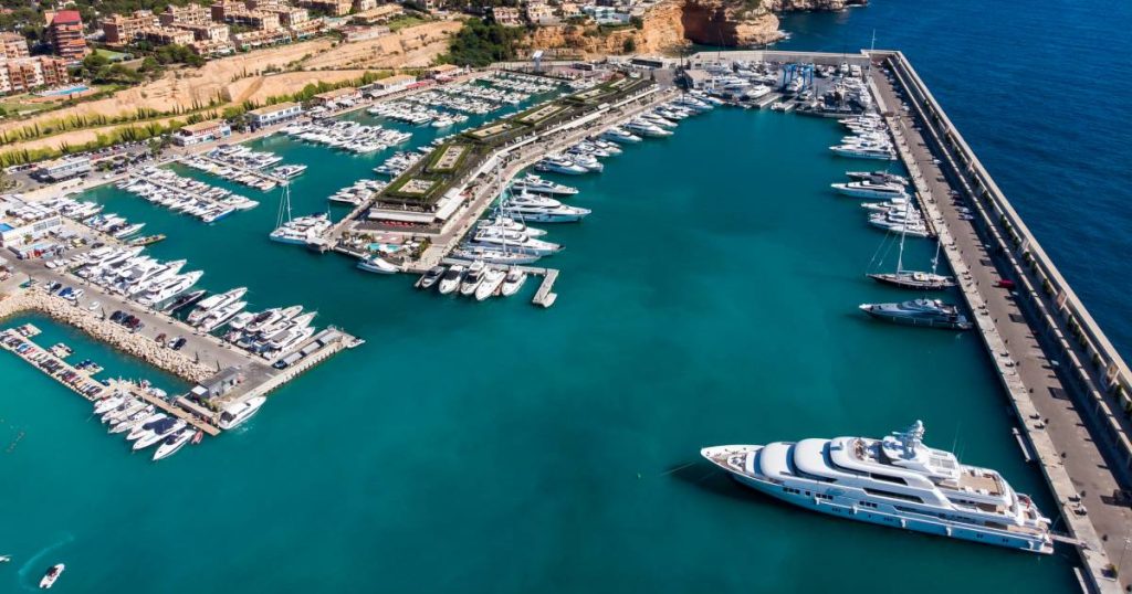 Ukrainian sailor arrested after partially sinking luxury yacht belonging to Russian oligarchs in Mallorca |  Abroad